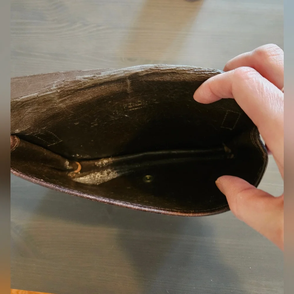 🫟 FENDI - Black/Tan Canvas Clutch with Iconic 'FF' Pattern - Picture 4 of 10